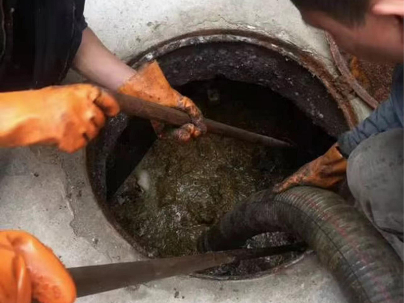 龙圩清理化粪池时如何避免沼气的危害?